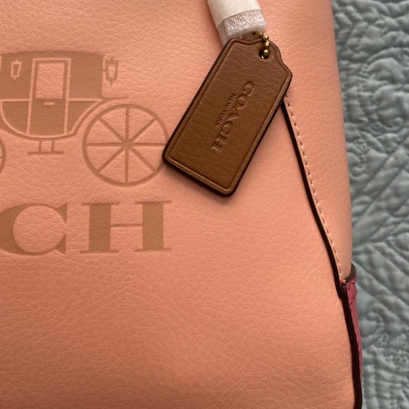 NWT Coach tote, lovely colors and design - Picture 5 of 15